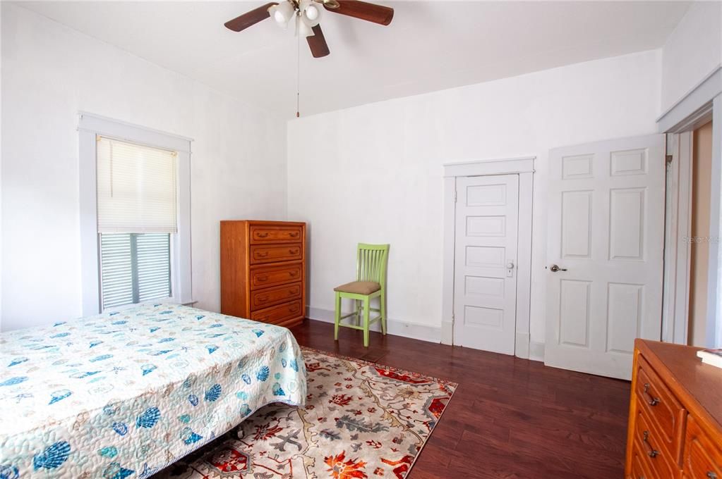 En Venta: $240,000 (5 camas, 2 baños, 1530 Pies cuadrados)