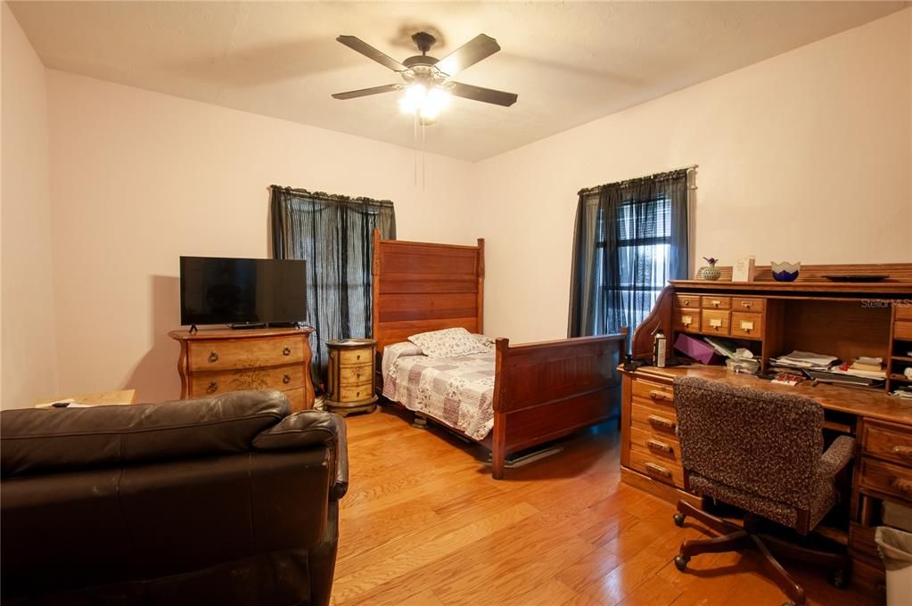 En Venta: $240,000 (5 camas, 2 baños, 1530 Pies cuadrados)