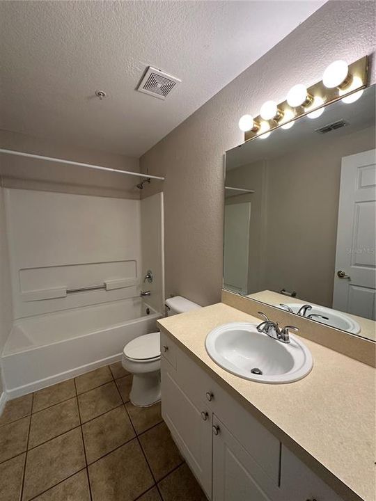 For Rent: $1,650 (2 beds, 2 baths, 960 Square Feet)