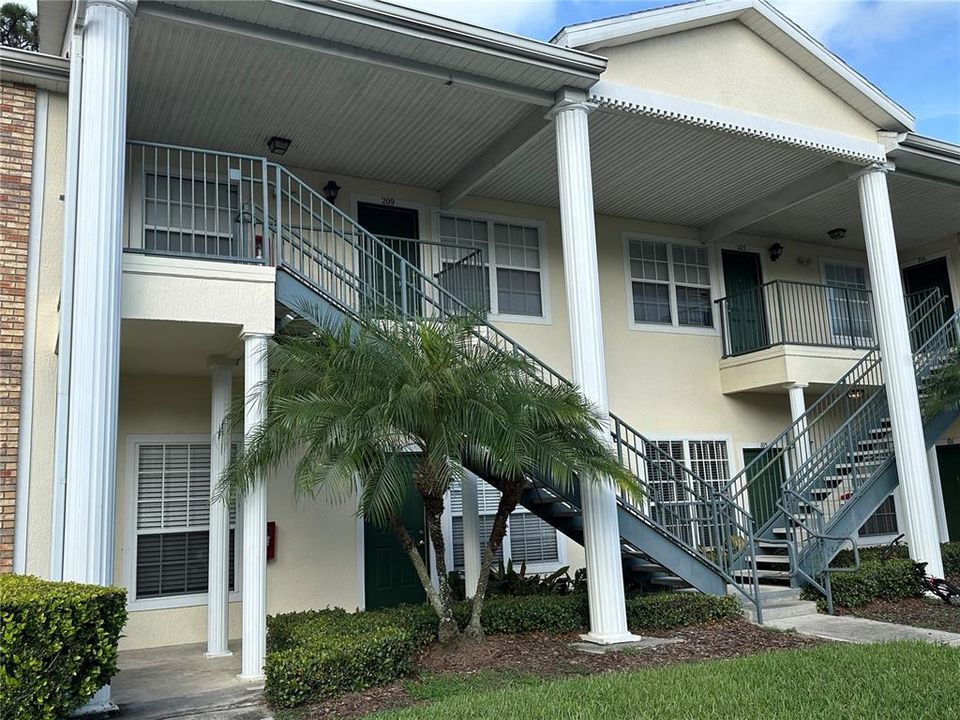 For Rent: $1,650 (2 beds, 2 baths, 960 Square Feet)