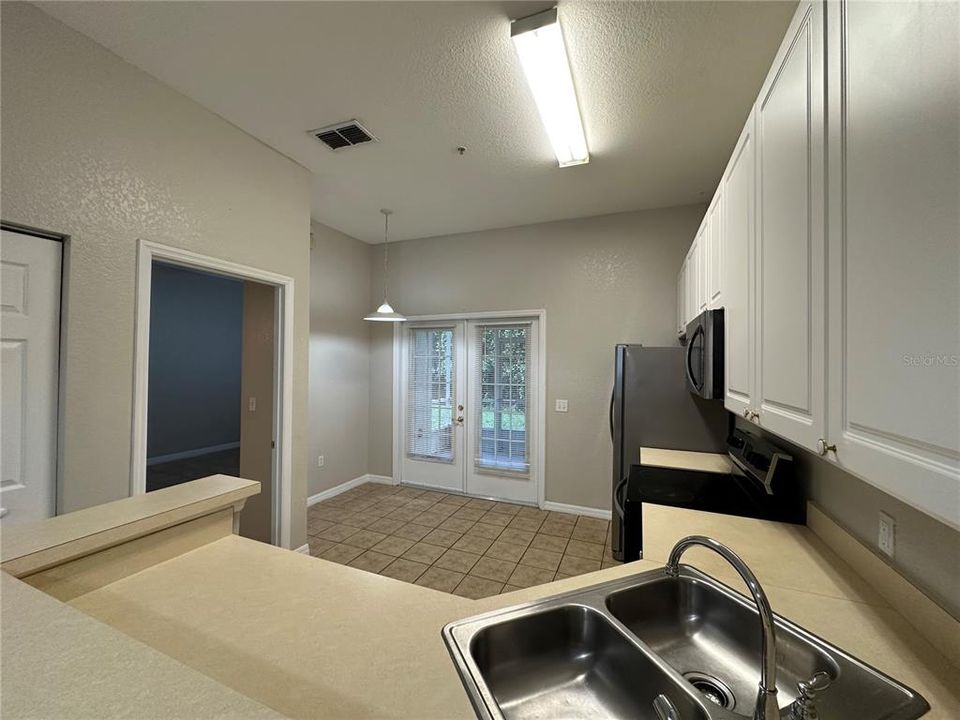 For Rent: $1,650 (2 beds, 2 baths, 960 Square Feet)