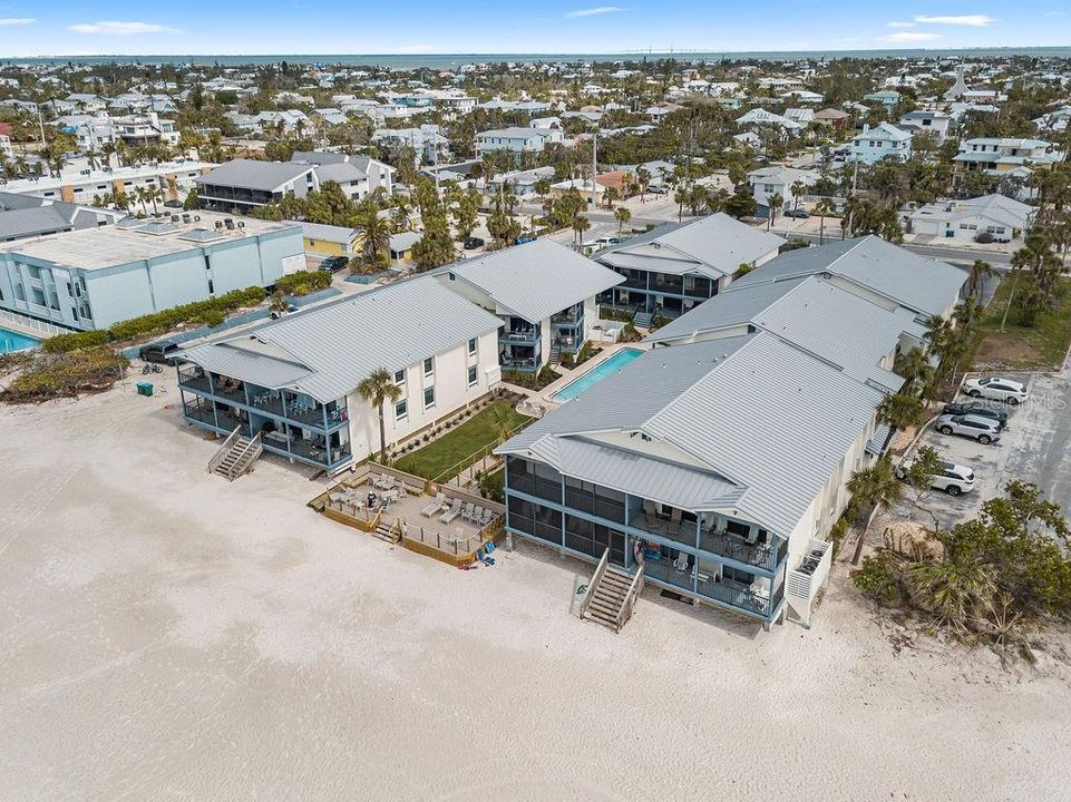 For Sale: $2,690,000 (3 beds, 2 baths, 1553 Square Feet)