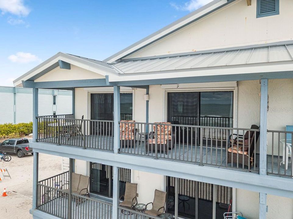 For Sale: $2,690,000 (3 beds, 2 baths, 1553 Square Feet)