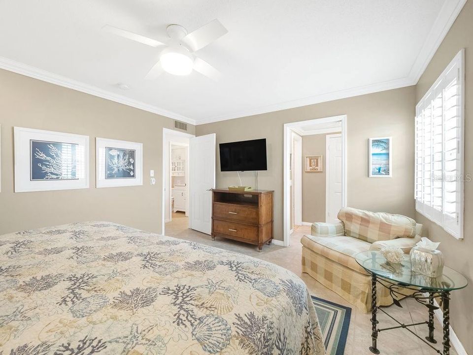 For Sale: $2,690,000 (3 beds, 2 baths, 1553 Square Feet)