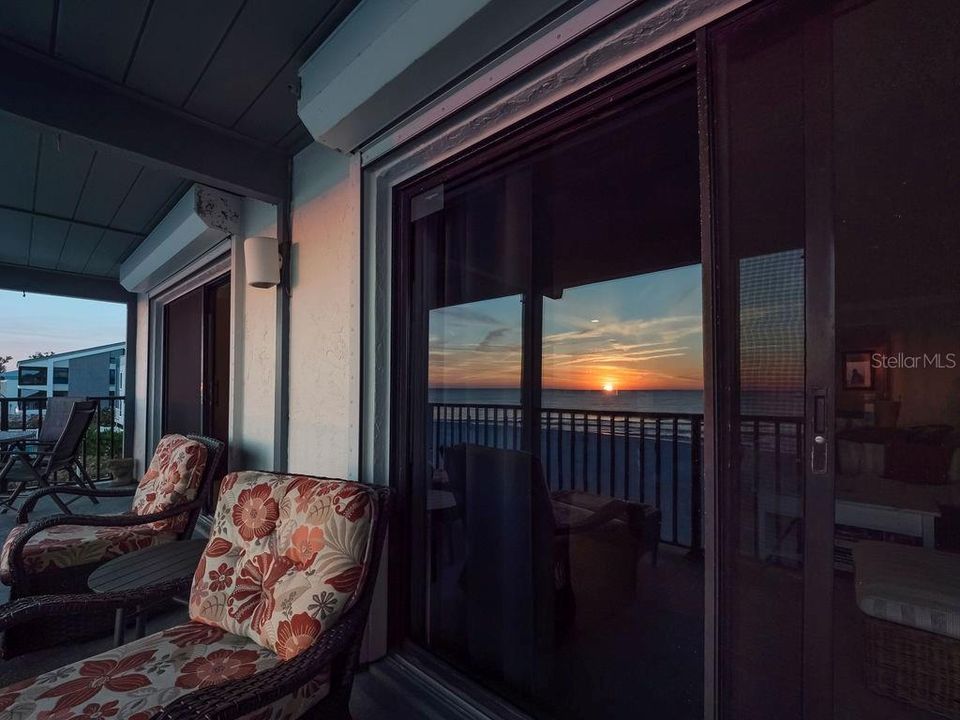 For Sale: $2,690,000 (3 beds, 2 baths, 1553 Square Feet)