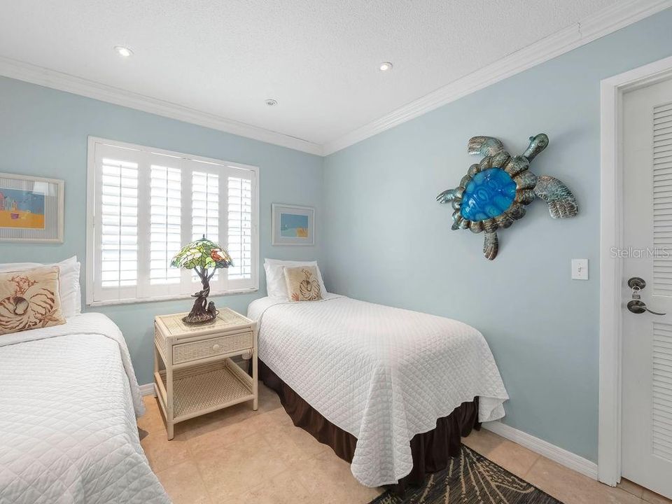 For Sale: $2,690,000 (3 beds, 2 baths, 1553 Square Feet)