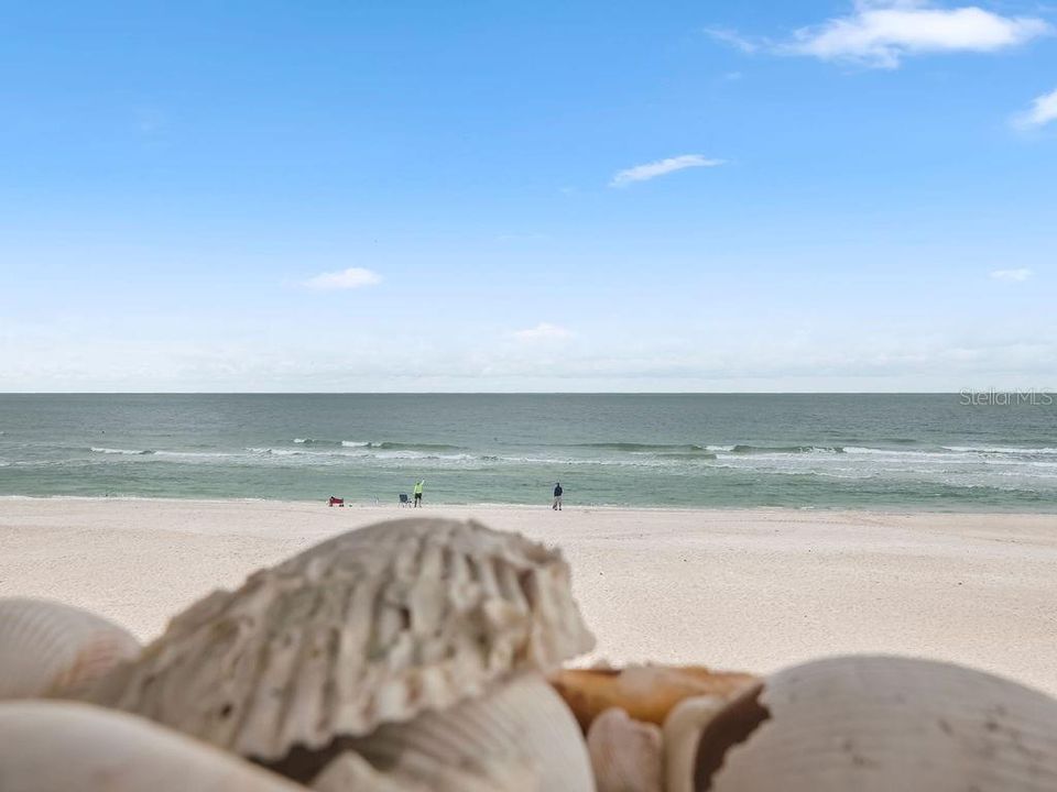 For Sale: $2,690,000 (3 beds, 2 baths, 1553 Square Feet)