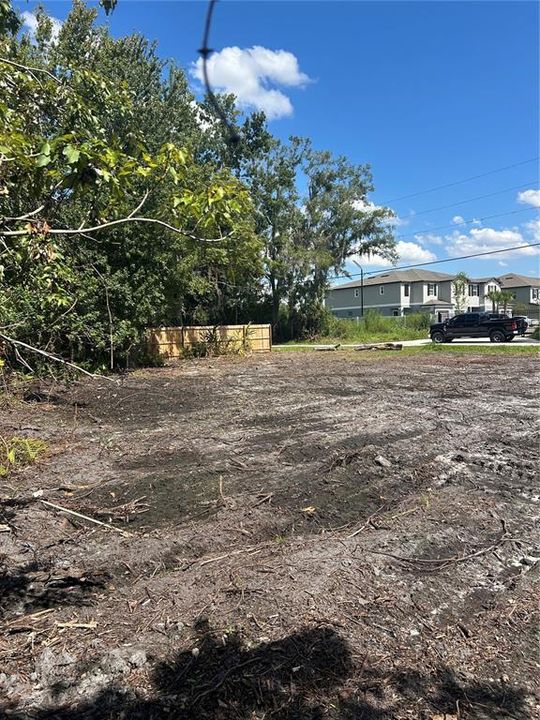 На продажу: $57,500 (0.44 acres)