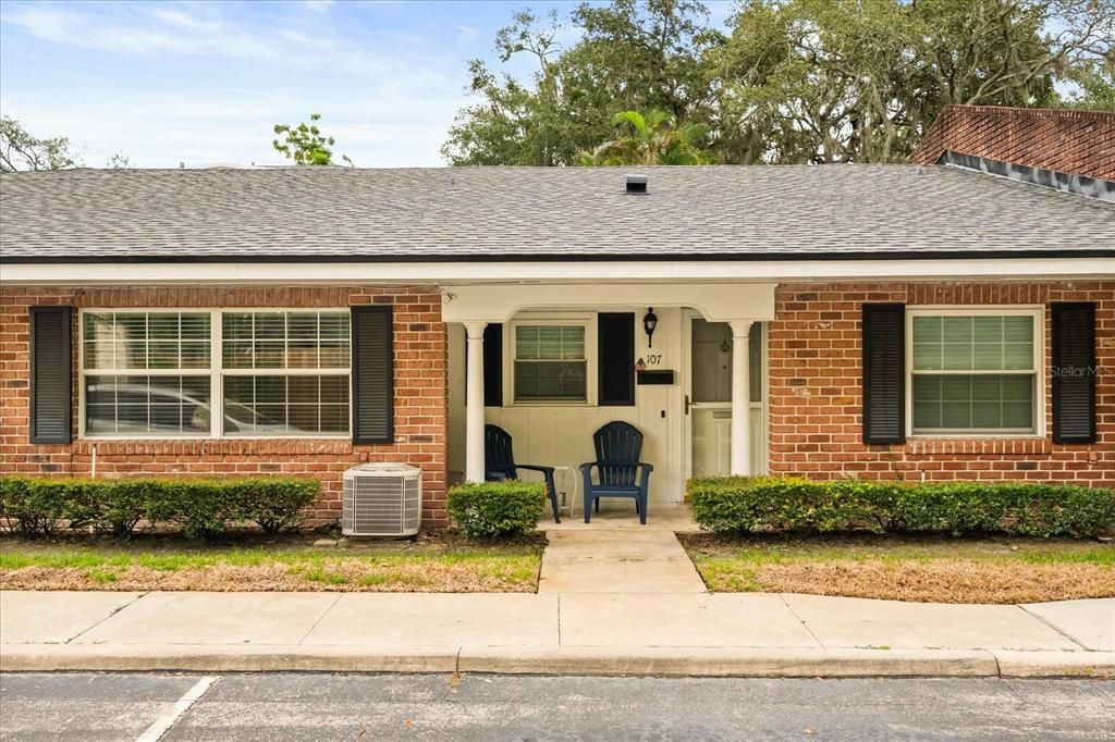 最近售出: $175,000 (2 贝兹, 1 浴室, 953 平方英尺)