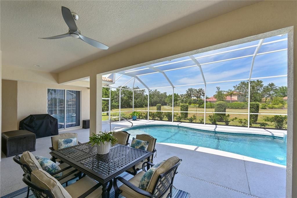 合同活跃: $749,900 (4 贝兹, 2 浴室, 2463 平方英尺)