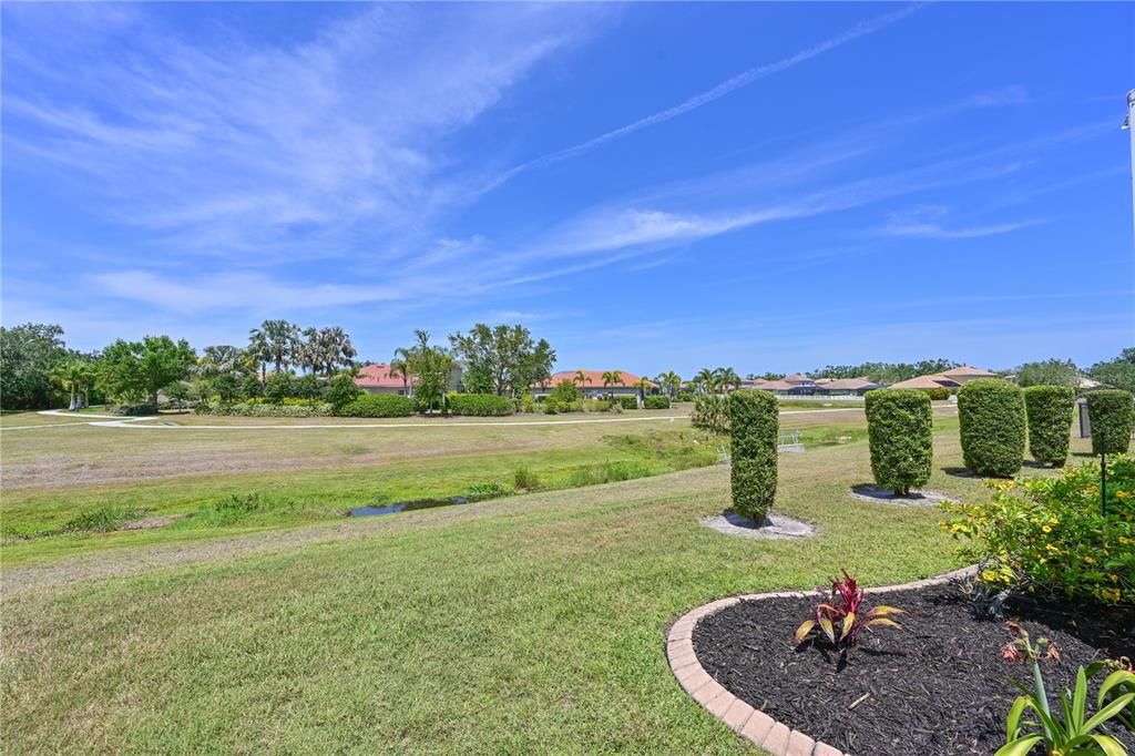 合同活跃: $749,900 (4 贝兹, 2 浴室, 2463 平方英尺)