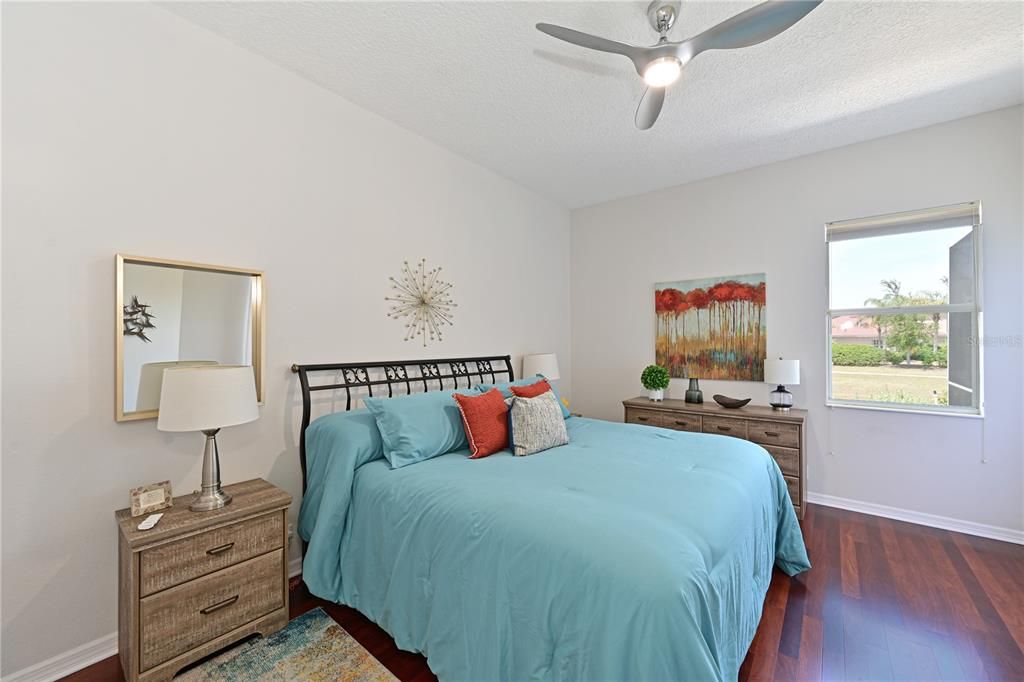 合同活跃: $749,900 (4 贝兹, 2 浴室, 2463 平方英尺)