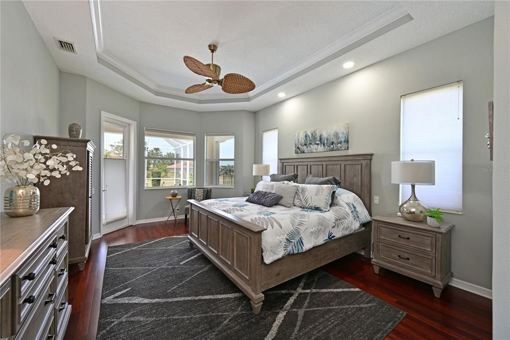 合同活跃: $749,900 (4 贝兹, 2 浴室, 2463 平方英尺)