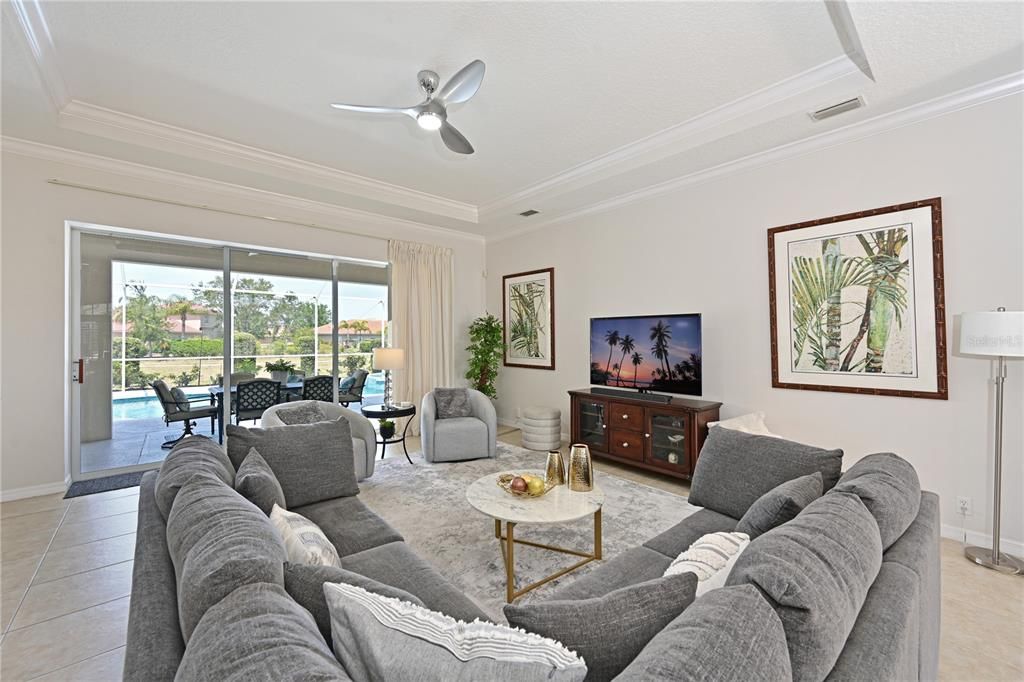 合同活跃: $749,900 (4 贝兹, 2 浴室, 2463 平方英尺)