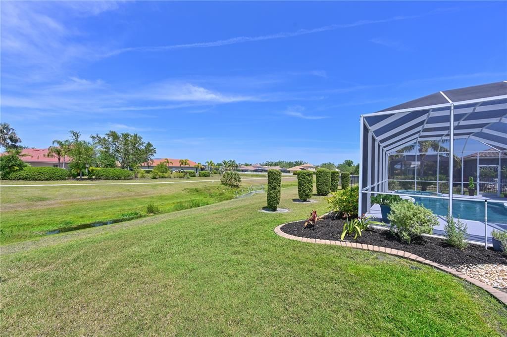 合同活跃: $749,900 (4 贝兹, 2 浴室, 2463 平方英尺)