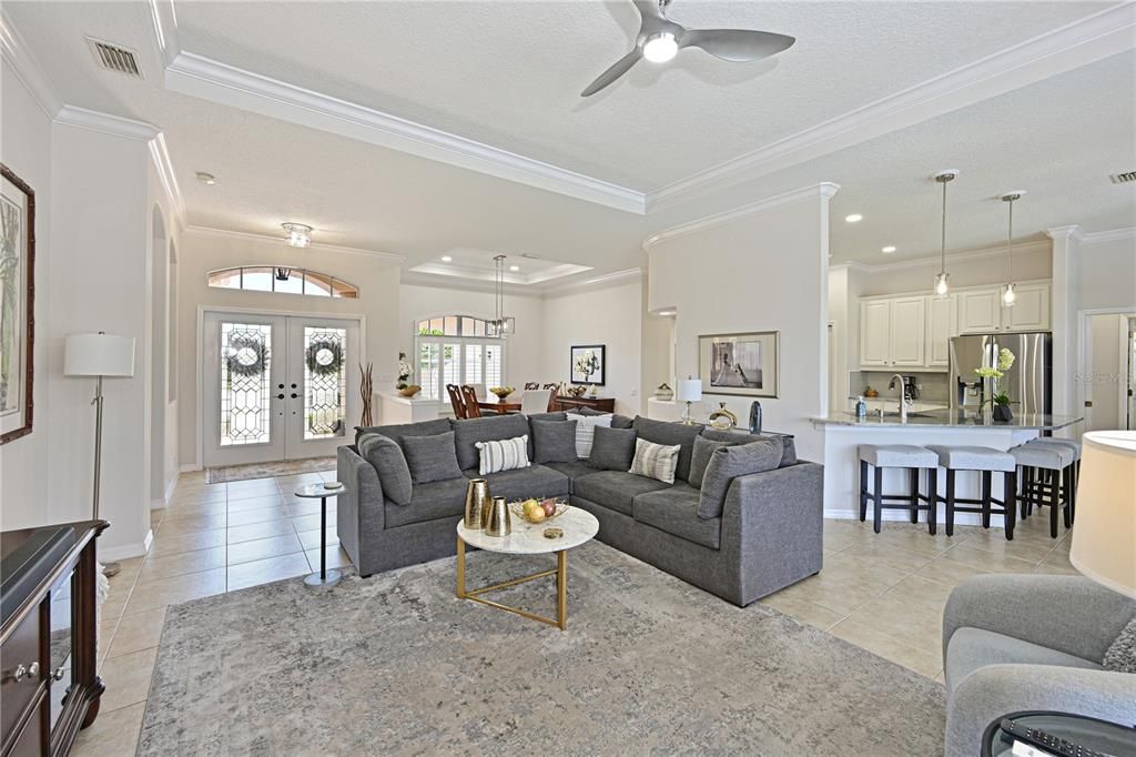 合同活跃: $749,900 (4 贝兹, 2 浴室, 2463 平方英尺)