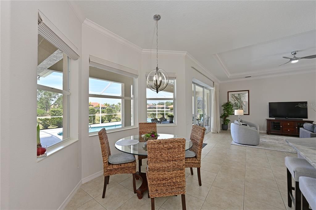 合同活跃: $749,900 (4 贝兹, 2 浴室, 2463 平方英尺)