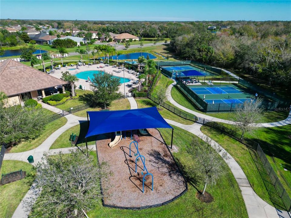 合同活跃: $749,900 (4 贝兹, 2 浴室, 2463 平方英尺)