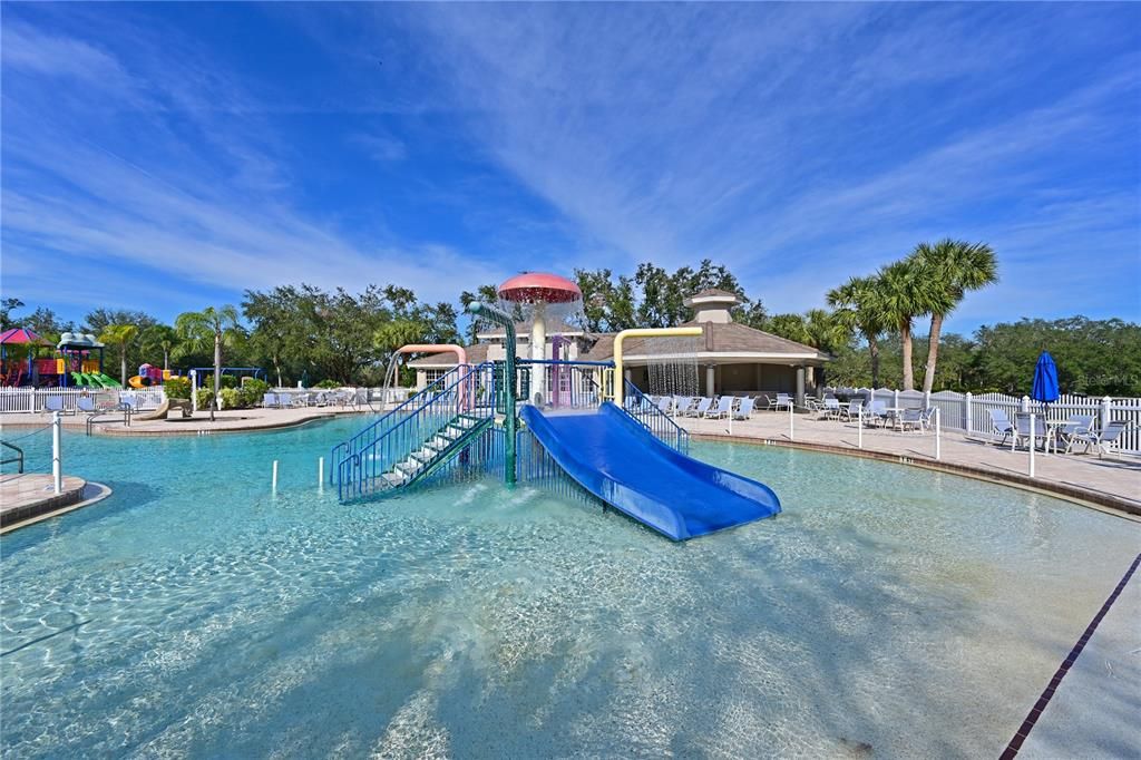 合同活跃: $749,900 (4 贝兹, 2 浴室, 2463 平方英尺)