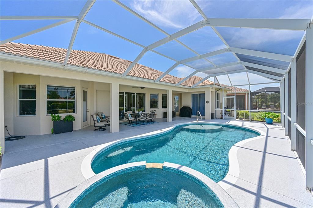 合同活跃: $749,900 (4 贝兹, 2 浴室, 2463 平方英尺)