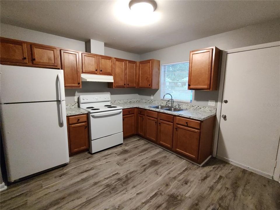 出租: $1,095 (2 贝兹, 1 浴室, 751 平方英尺)