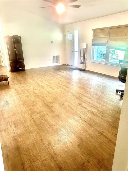 待售: $235,000 (3 贝兹, 2 浴室, 1498 平方英尺)