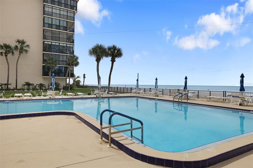 待售: $749,999 (2 贝兹, 2 浴室, 1025 平方英尺)