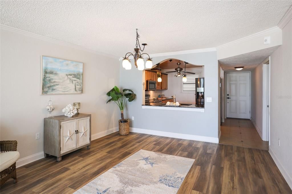 待售: $749,999 (2 贝兹, 2 浴室, 1025 平方英尺)