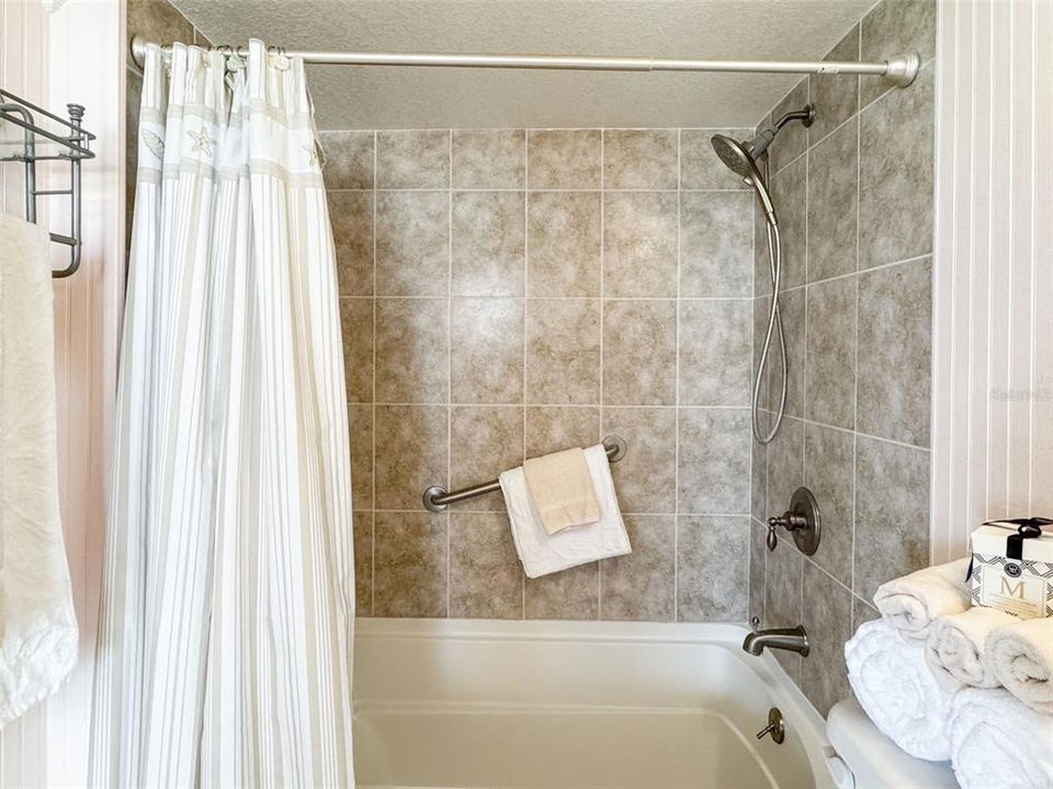 待售: $749,999 (2 贝兹, 2 浴室, 1025 平方英尺)