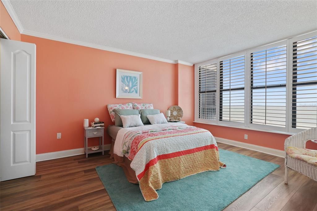 待售: $749,999 (2 贝兹, 2 浴室, 1025 平方英尺)