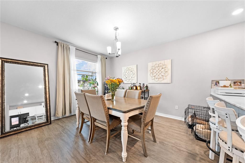 Под контрактом: $529,999 (5 спален, 4 ванн, 3137 Квадратных фут)