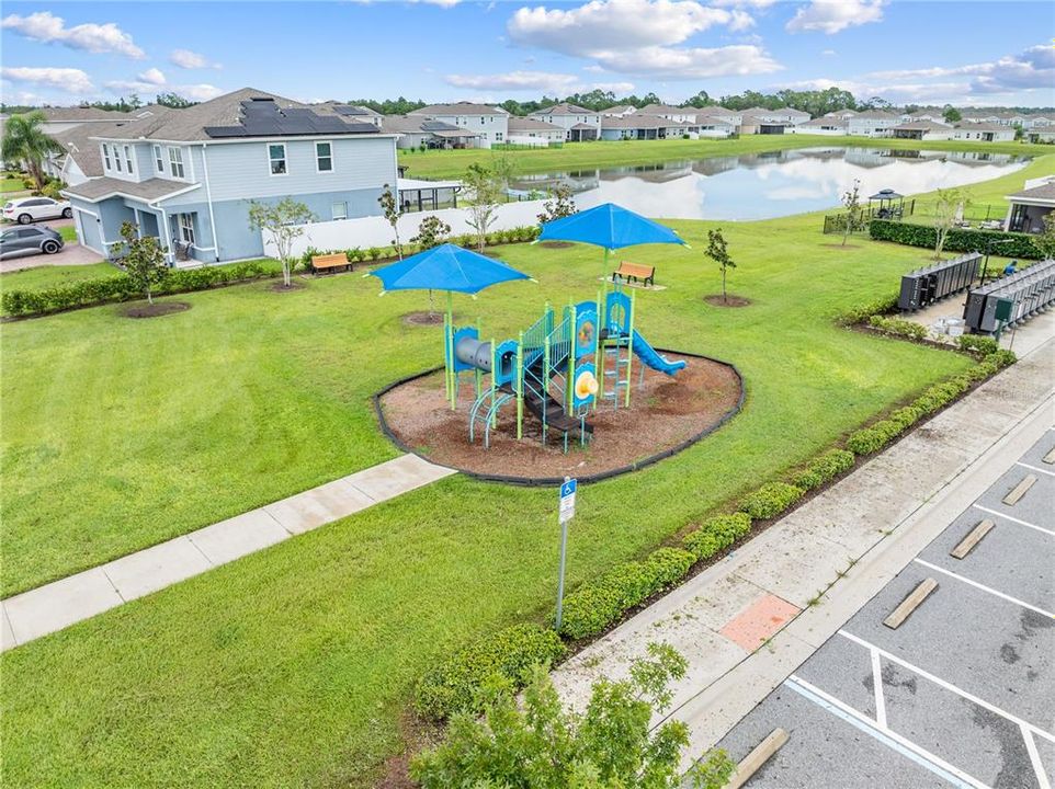 Под контрактом: $529,999 (5 спален, 4 ванн, 3137 Квадратных фут)