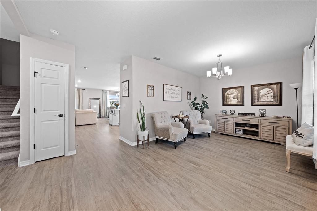 Под контрактом: $529,999 (5 спален, 4 ванн, 3137 Квадратных фут)