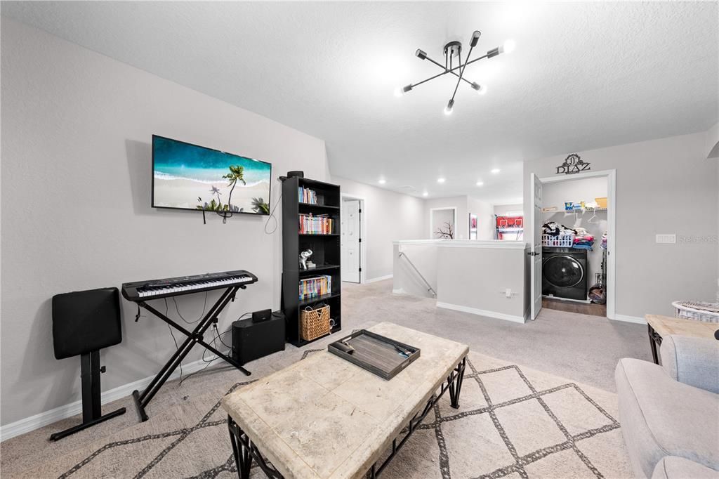 Под контрактом: $529,999 (5 спален, 4 ванн, 3137 Квадратных фут)