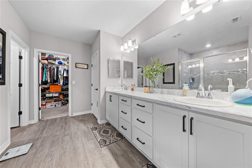 Под контрактом: $529,999 (5 спален, 4 ванн, 3137 Квадратных фут)