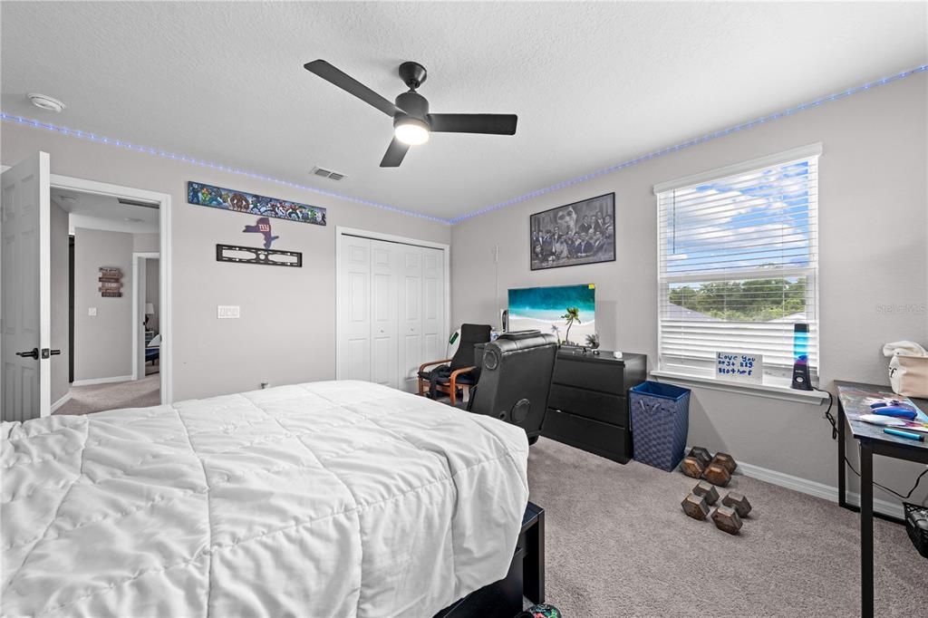 Под контрактом: $529,999 (5 спален, 4 ванн, 3137 Квадратных фут)