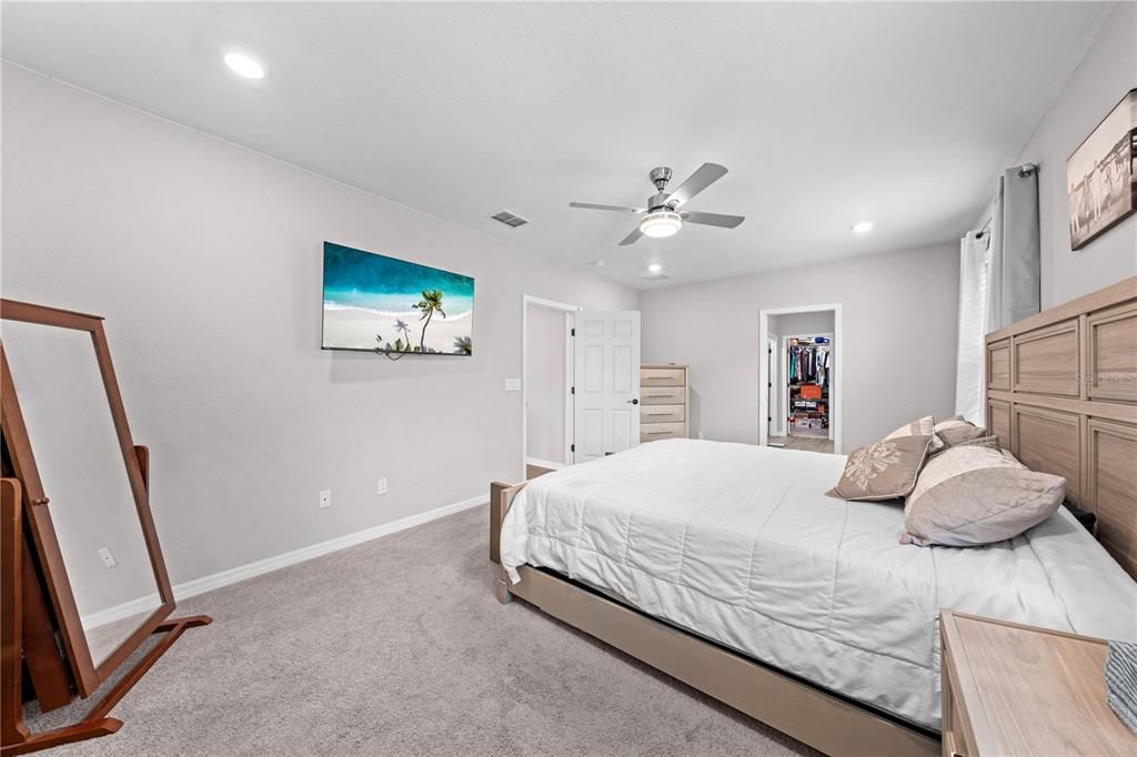 Под контрактом: $529,999 (5 спален, 4 ванн, 3137 Квадратных фут)