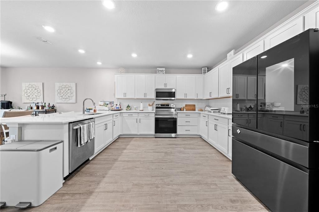 Под контрактом: $529,999 (5 спален, 4 ванн, 3137 Квадратных фут)