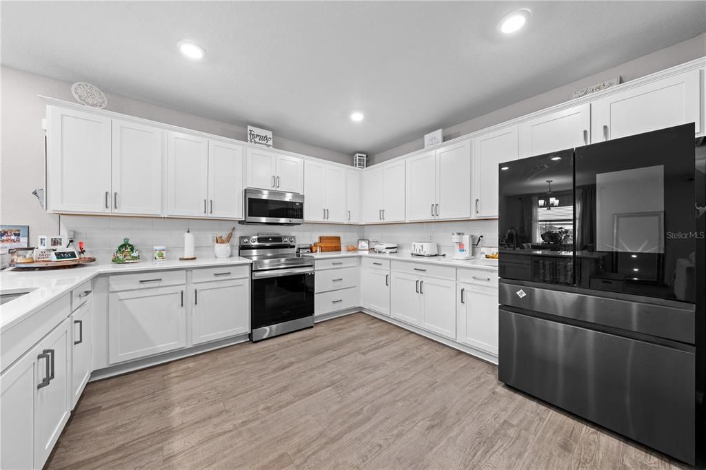 Под контрактом: $529,999 (5 спален, 4 ванн, 3137 Квадратных фут)