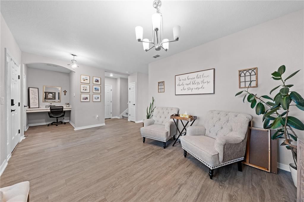 Под контрактом: $529,999 (5 спален, 4 ванн, 3137 Квадратных фут)