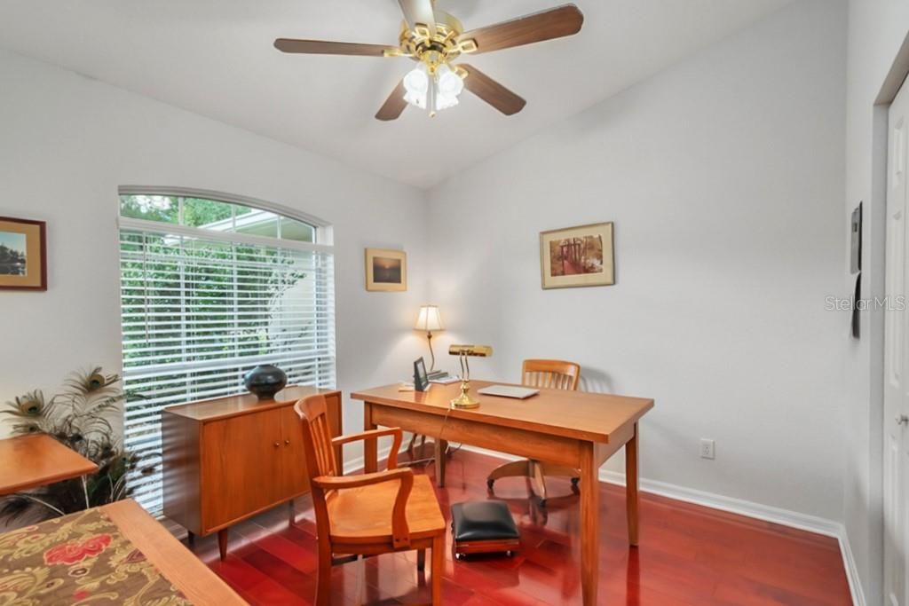 En Venta: $549,000 (4 camas, 2 baños, 2473 Pies cuadrados)