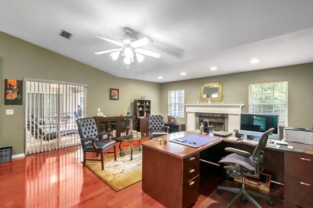 En Venta: $549,000 (4 camas, 2 baños, 2473 Pies cuadrados)