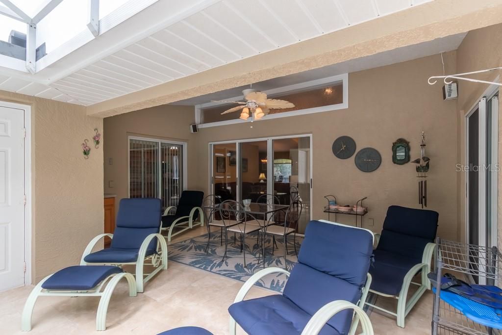 En Venta: $549,000 (4 camas, 2 baños, 2473 Pies cuadrados)