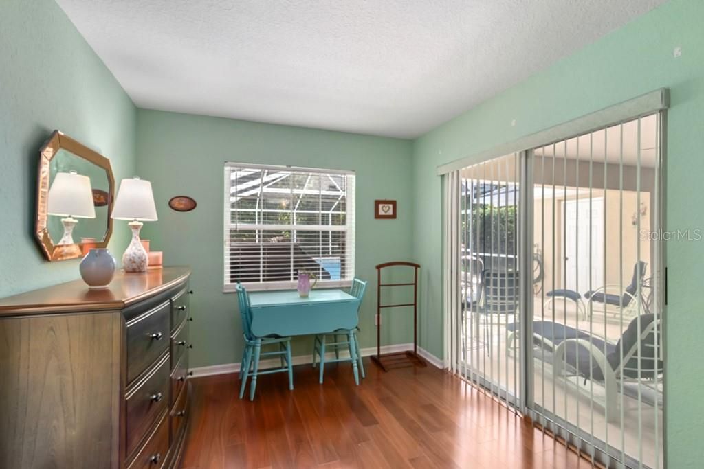 En Venta: $549,000 (4 camas, 2 baños, 2473 Pies cuadrados)