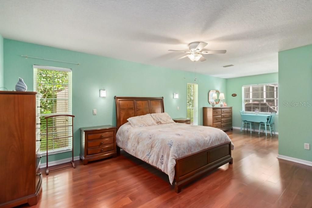 En Venta: $549,000 (4 camas, 2 baños, 2473 Pies cuadrados)