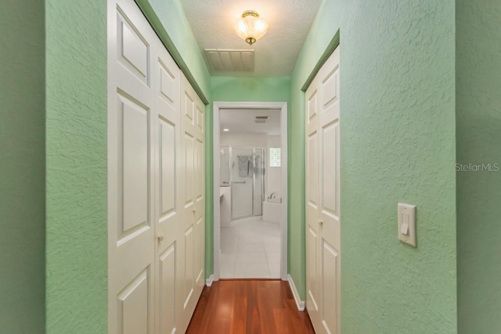 En Venta: $549,000 (4 camas, 2 baños, 2473 Pies cuadrados)