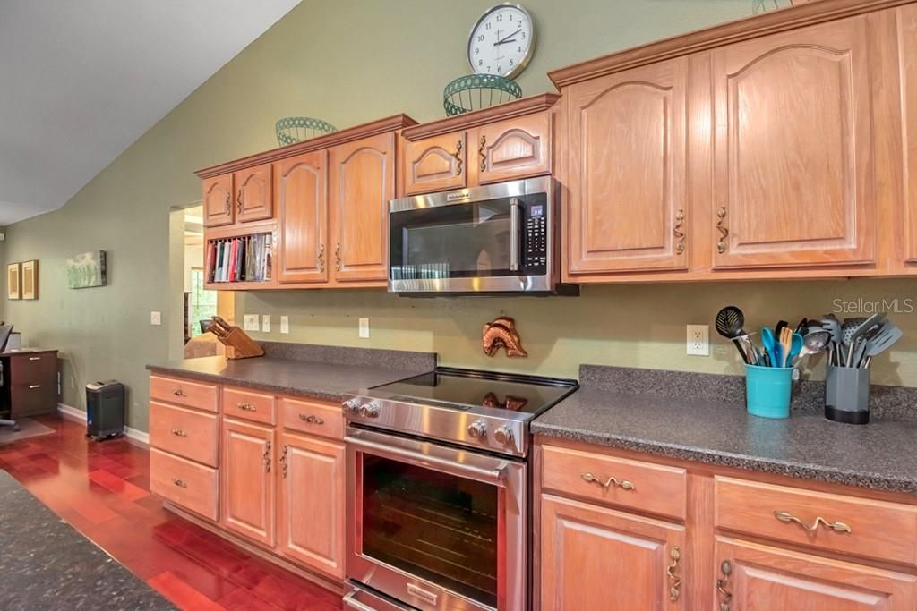 En Venta: $549,000 (4 camas, 2 baños, 2473 Pies cuadrados)