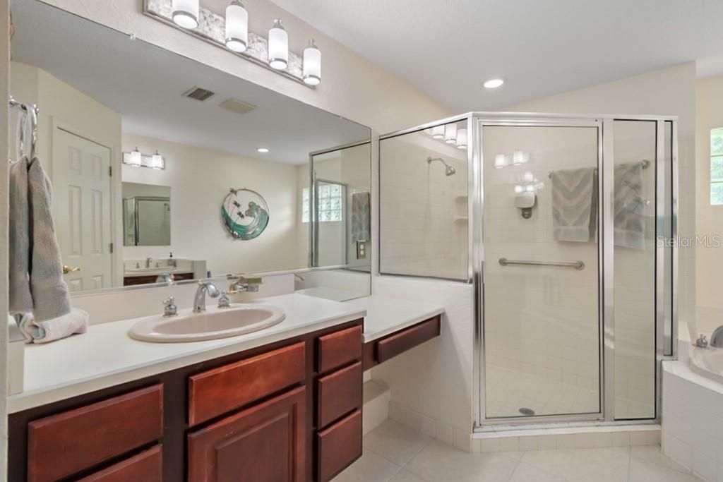 En Venta: $549,000 (4 camas, 2 baños, 2473 Pies cuadrados)