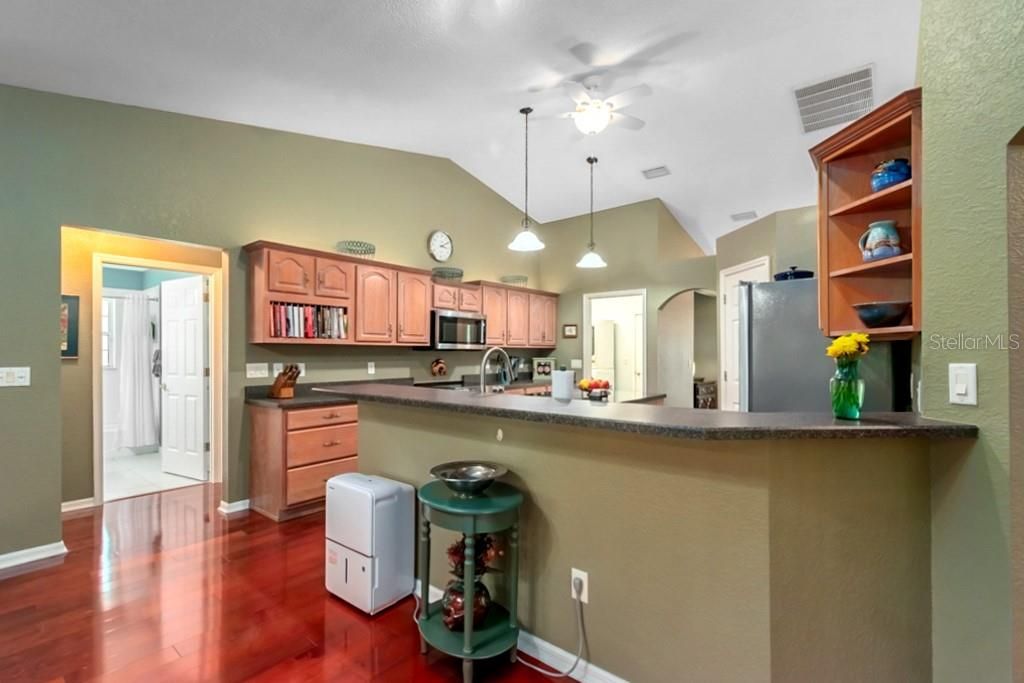 En Venta: $549,000 (4 camas, 2 baños, 2473 Pies cuadrados)