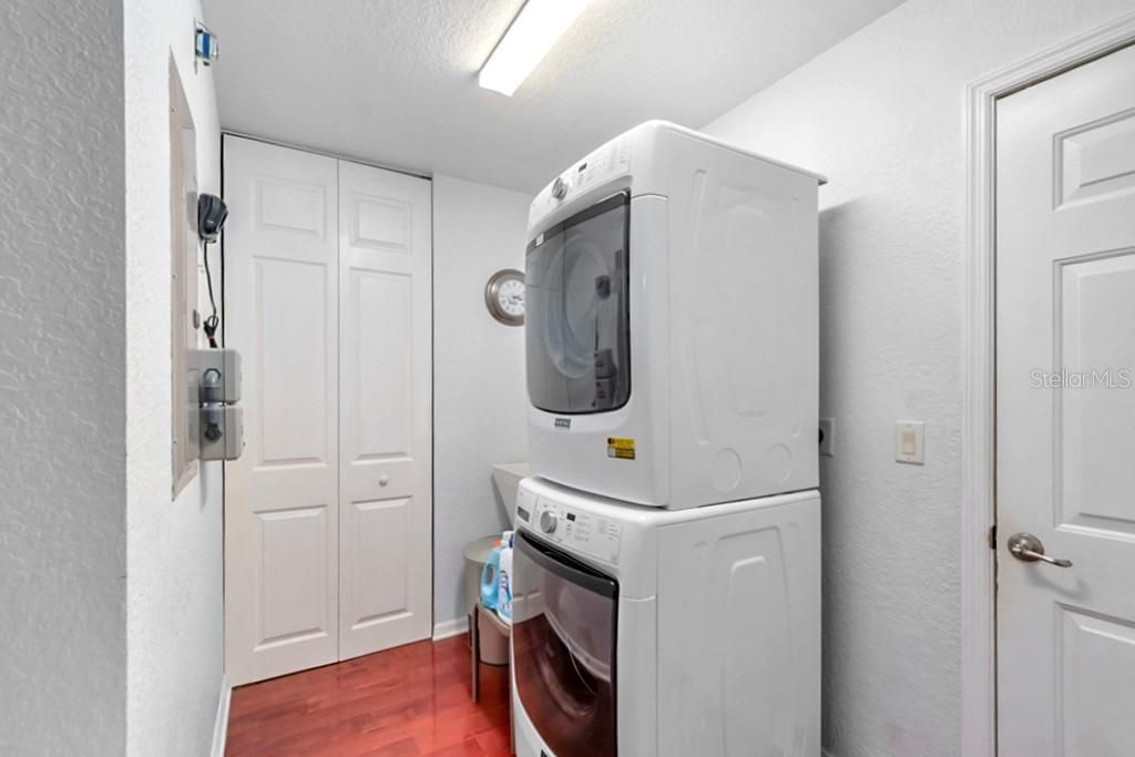 En Venta: $549,000 (4 camas, 2 baños, 2473 Pies cuadrados)